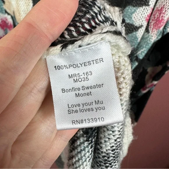 Mumu Mellow Bonfire Sweater in Monet Size Large Black with Pink Flower - Picture 7 of 8